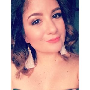 Meet your Posher, Pilar